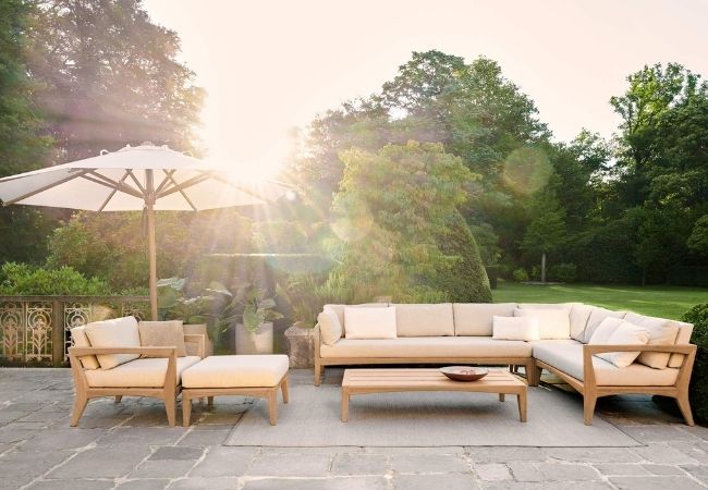 outdoor lounge